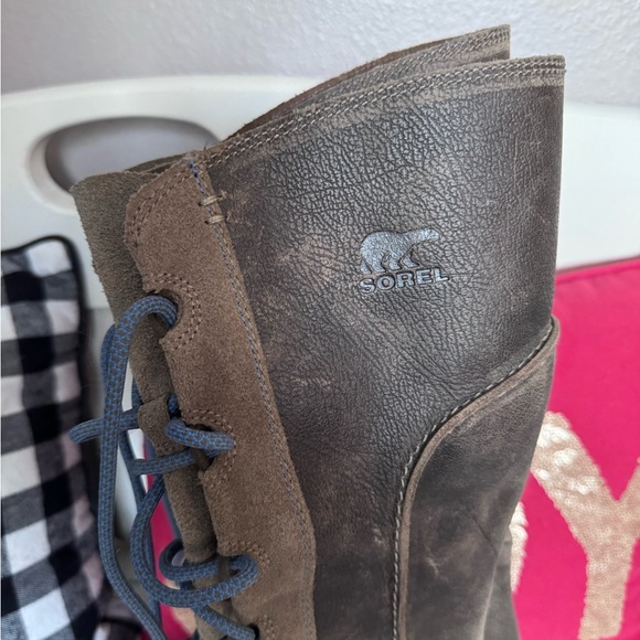 Stylish Lace-Up Boots with Blue Laces - Picture 3 of 8